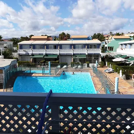 Bungalow Poolside